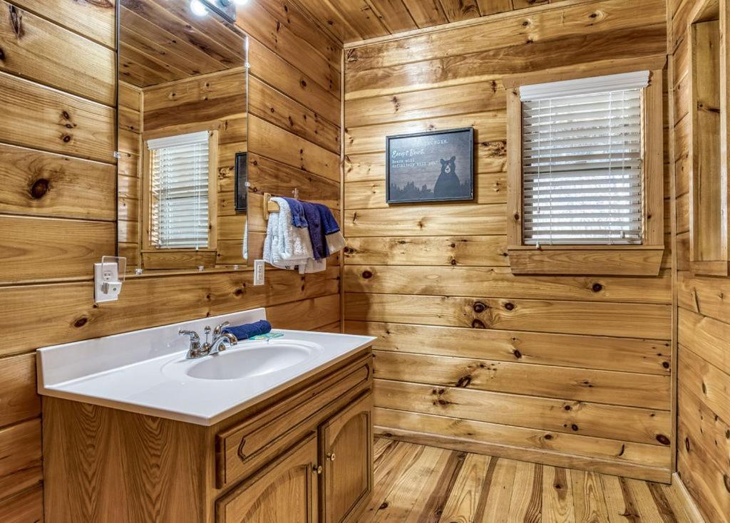 Wilderness Lodge, Hot Tub, Game Room, Pool Access, 1089 Free Tickets Each Paid Day, Dollywood And M Sevierville Luaran gambar
