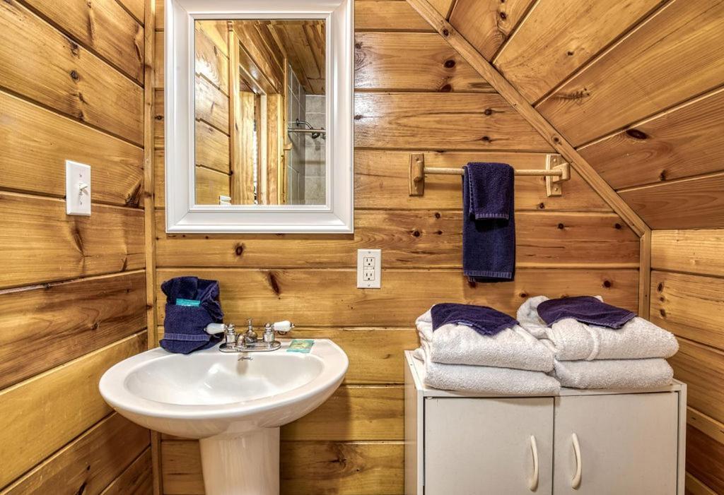 Wilderness Lodge, Hot Tub, Game Room, Pool Access, 1089 Free Tickets Each Paid Day, Dollywood And M Sevierville Luaran gambar