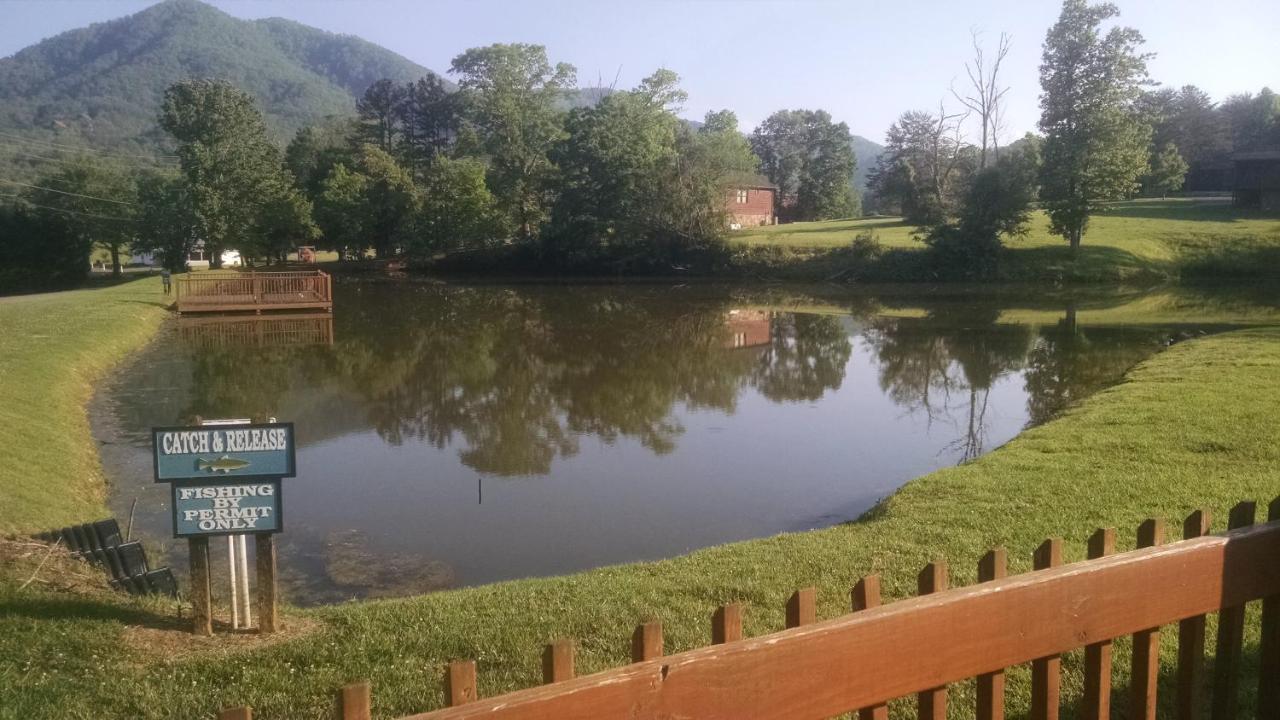 Wilderness Lodge, Hot Tub, Game Room, Pool Access, 1089 Free Tickets Each Paid Day, Dollywood And M Sevierville Luaran gambar