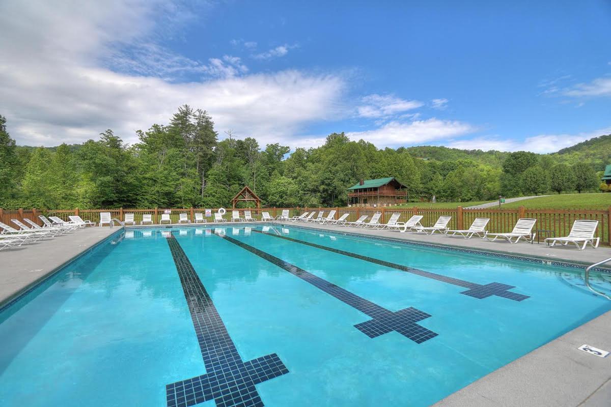 Wilderness Lodge, Hot Tub, Game Room, Pool Access, 1089 Free Tickets Each Paid Day, Dollywood And M Sevierville Luaran gambar